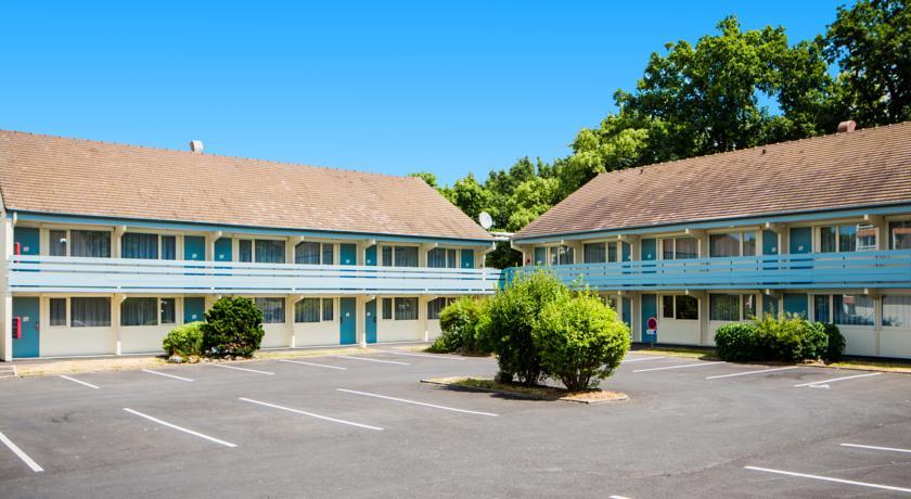 Hotel Campanile Melun Sud - Dammarie Les Lys Exterior foto